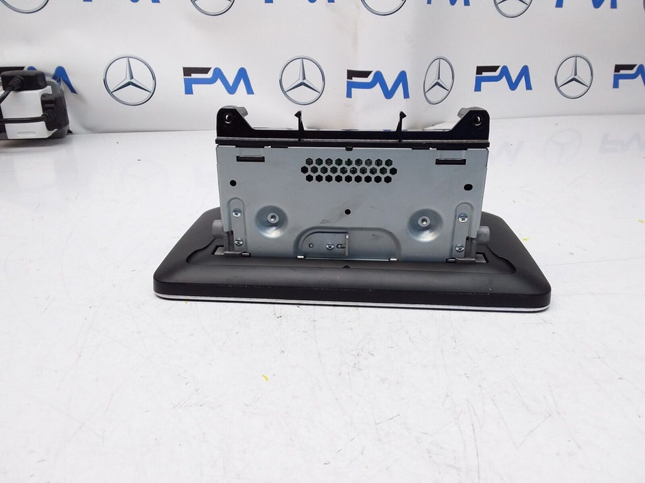MERCEDES C-CLASS W205 2015 SAT NAV MULTIMEDIA SCREEN A2059002211 FM00665