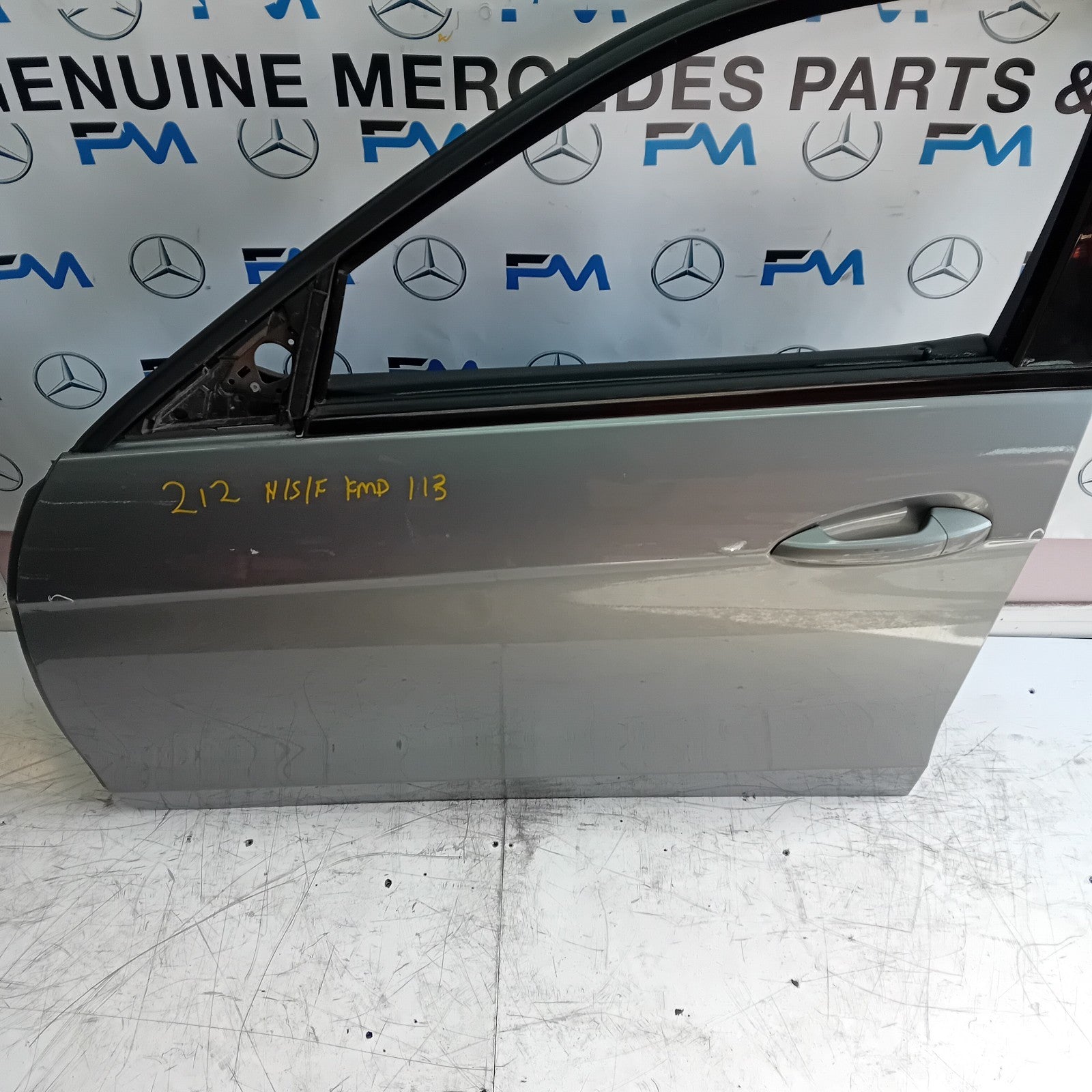 MERCEDES BENZ  E-CLASS W212 PASSENGE SIDE FRONT DOOR N/S/F COMPLETE GREY FMD113
