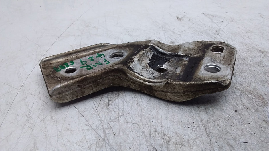 MERCEDES  C-CLASS W205 FRONT RIGHT SUBFRAME MOUNTING BRACKET A2053230240 FMR429