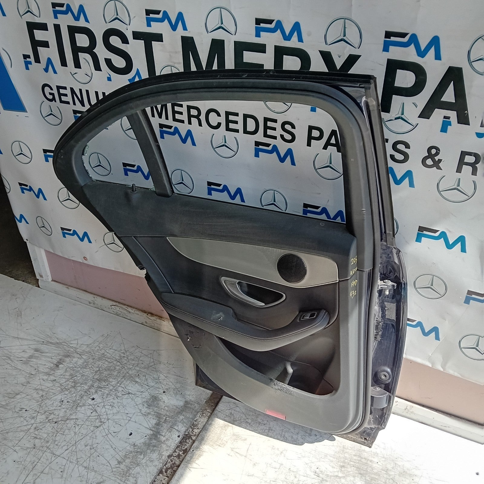 MERCEDES C-CLASS W205 SLN DRIVER REAR DOOR OSR BLUE 2014 ON COMPLETE FMD432