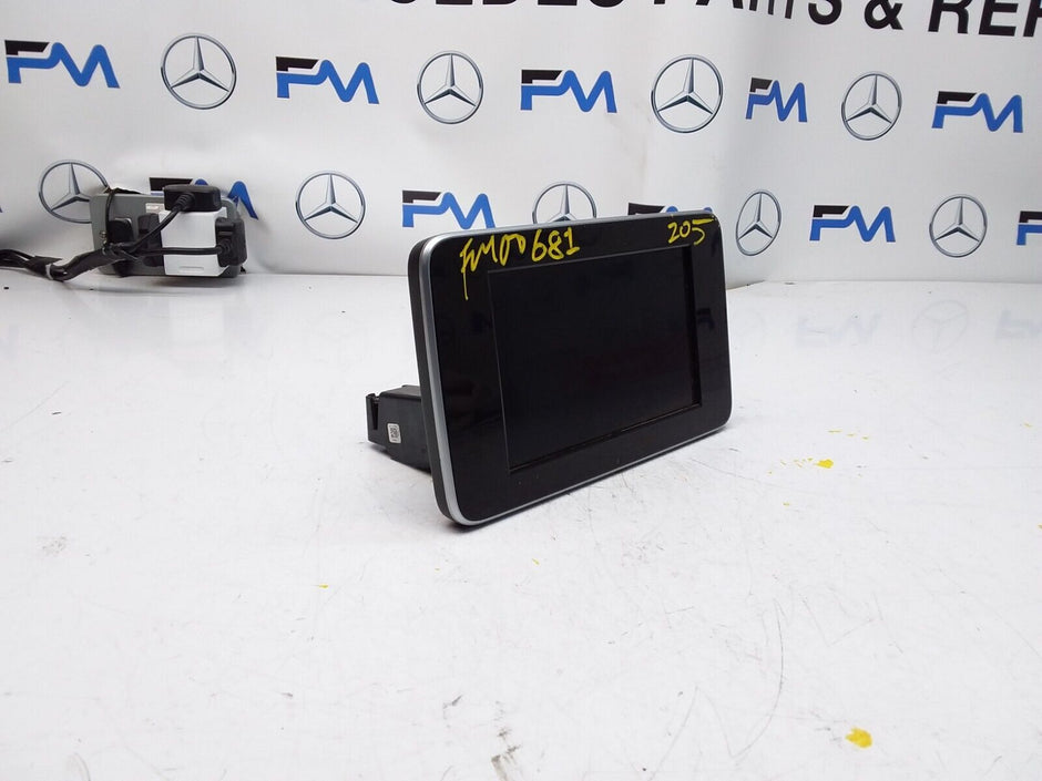 MERCEDES C-CLASS W205 2016 SAT NAV MULTIMEDIA SCREEN A2059009517 FM00681
