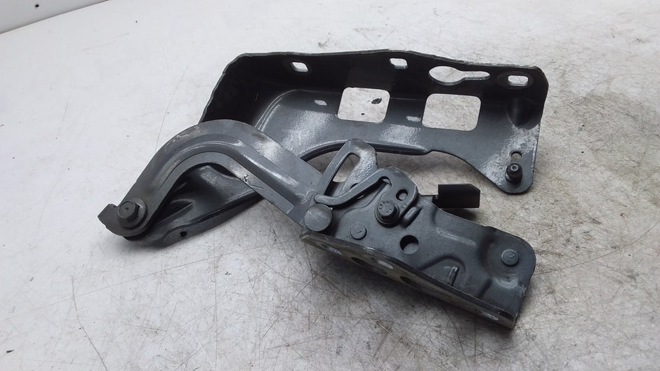 MERCEDES BENZ GLC W253 DRIVER SIDE BONNET HINGE A2538800228 FMR425