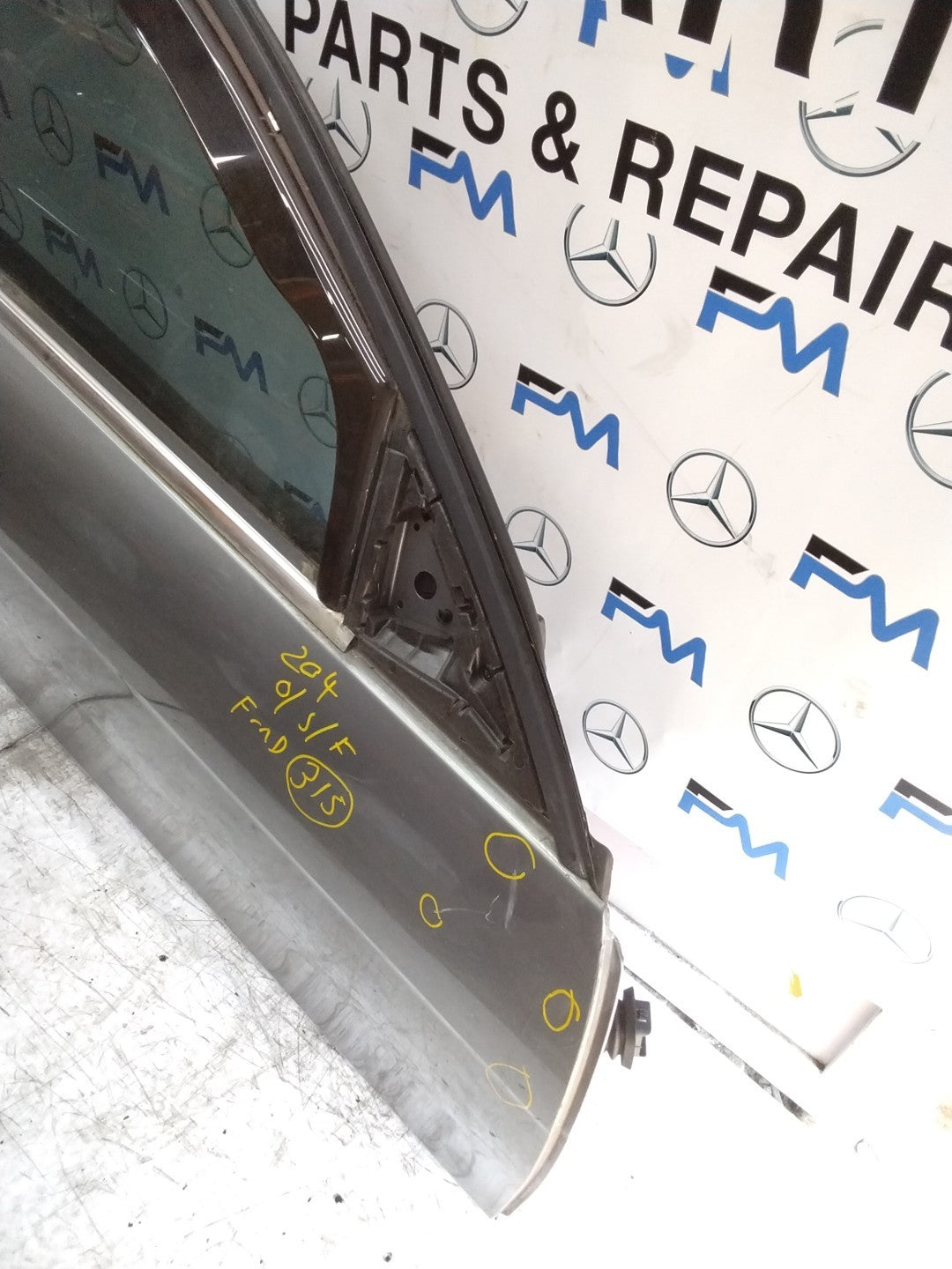 MERCEDES BENZ C-CLASS W204 DRIVER FRONT DOOR OSF GREY 2007-2014 COMPLETE FMD315