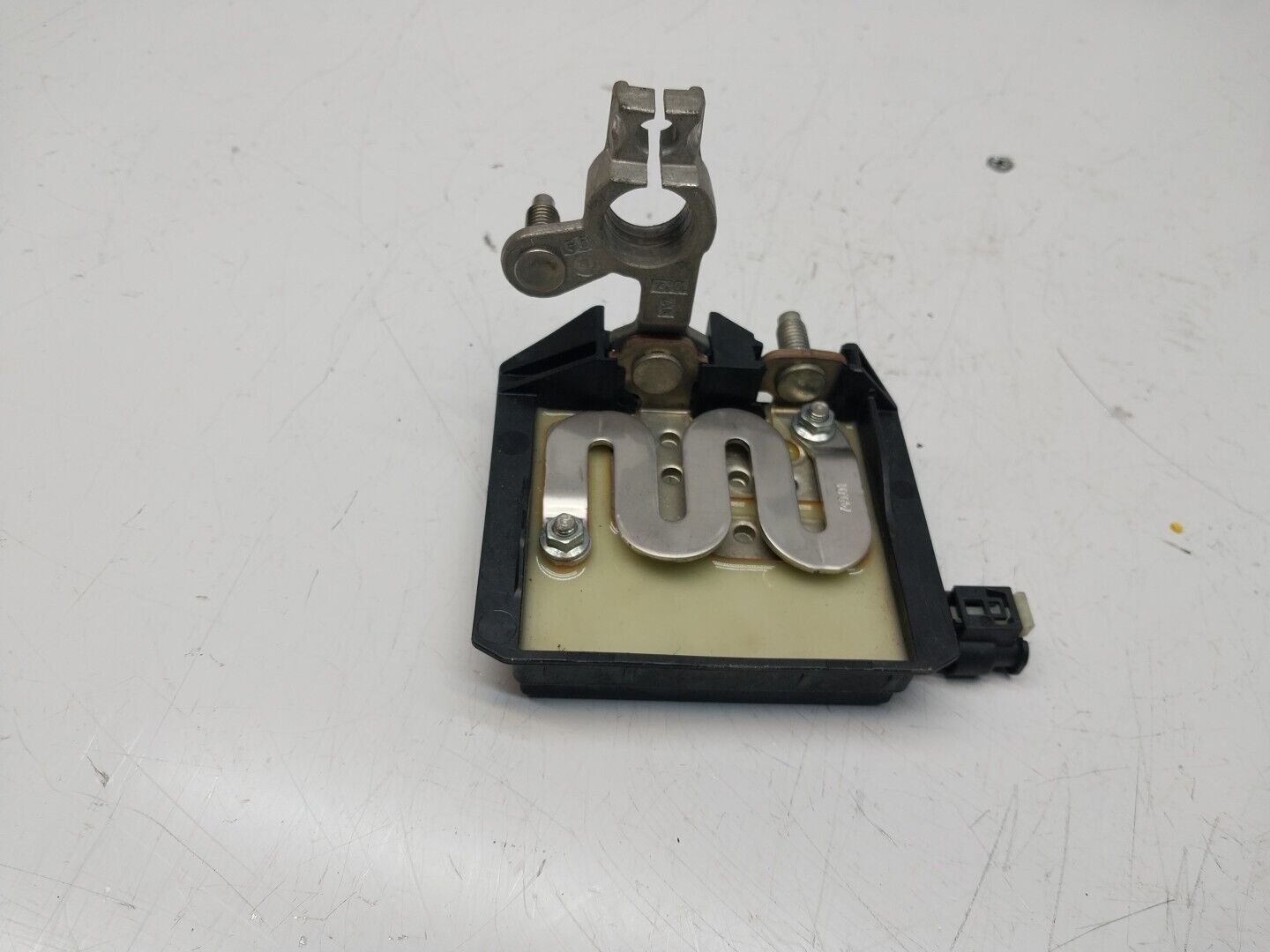 Mercedes W213 W205 W218 W238 W253 Negative Battery Tray Clamp A0009061505FM00250