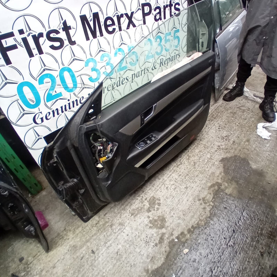 MERCEDES BENZ E-CLASS COUPE  W207  DRIVER SIDE  DOOR ( OFF SIDE )