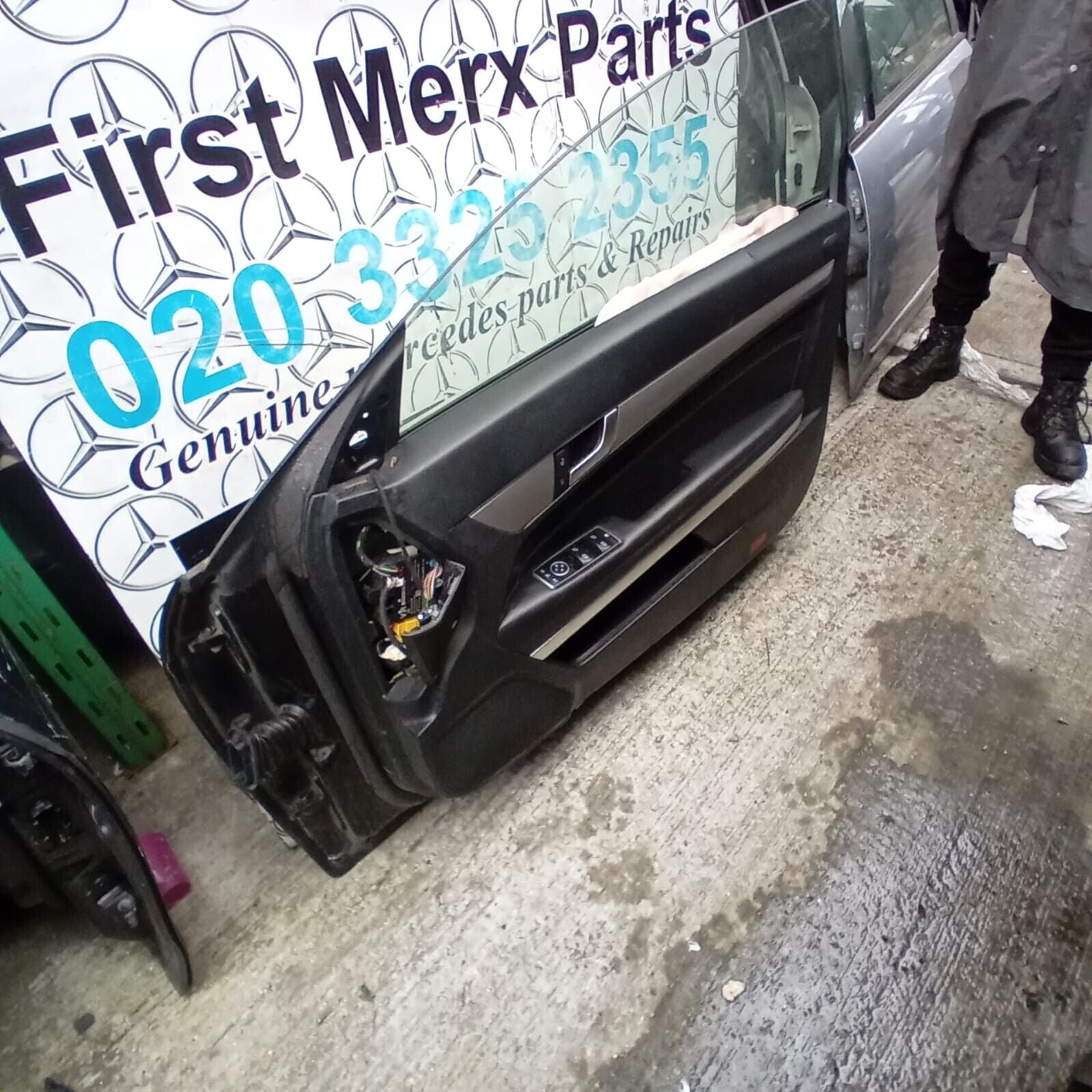 MERCEDES BENZ E-CLASS COUPE  W207  DRIVER SIDE  DOOR ( OFF SIDE )
