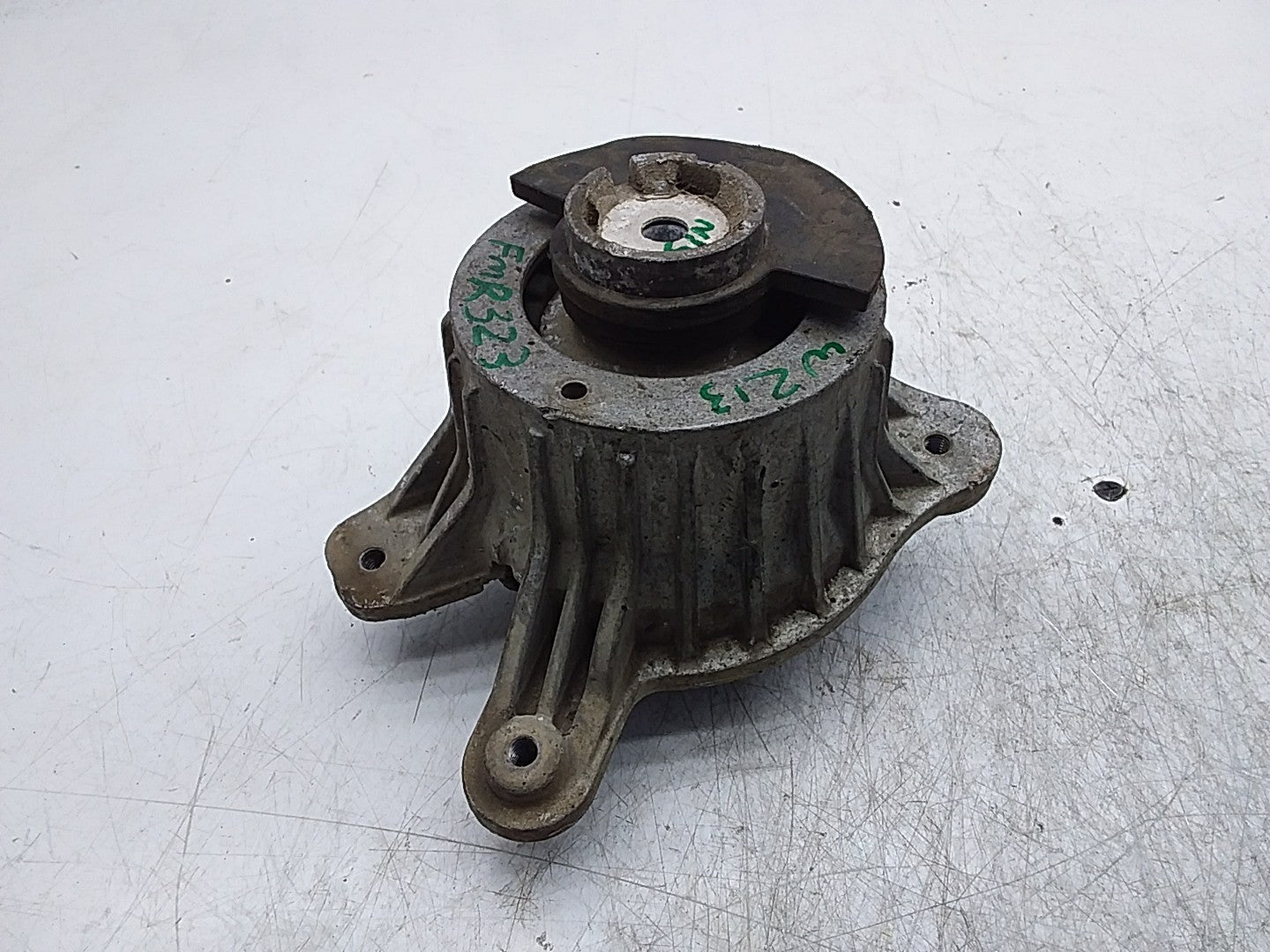 MERCEDES BENZ  E-CLASS W213  ENGINE MOUNT LEFT NS A2132400500 FMR323