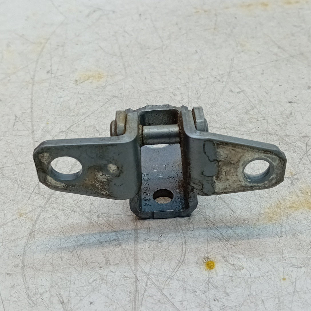 MITSUBISHI OUTLANDER MK3  FRONT DOOR HINGE PANEL E1 A046834 FM001644