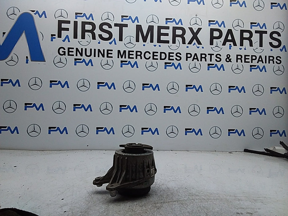 MERCEDES BENZ  E-CLASS  W213  ENGINE MOUNT RIGHT OS A2132400600 FMR357