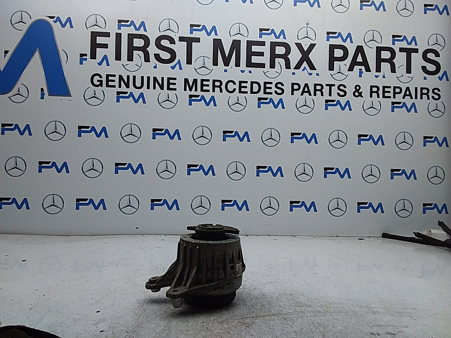 MERCEDES BENZ  E-CLASS  W213  ENGINE MOUNT RIGHT OS A2132400600 FMR357