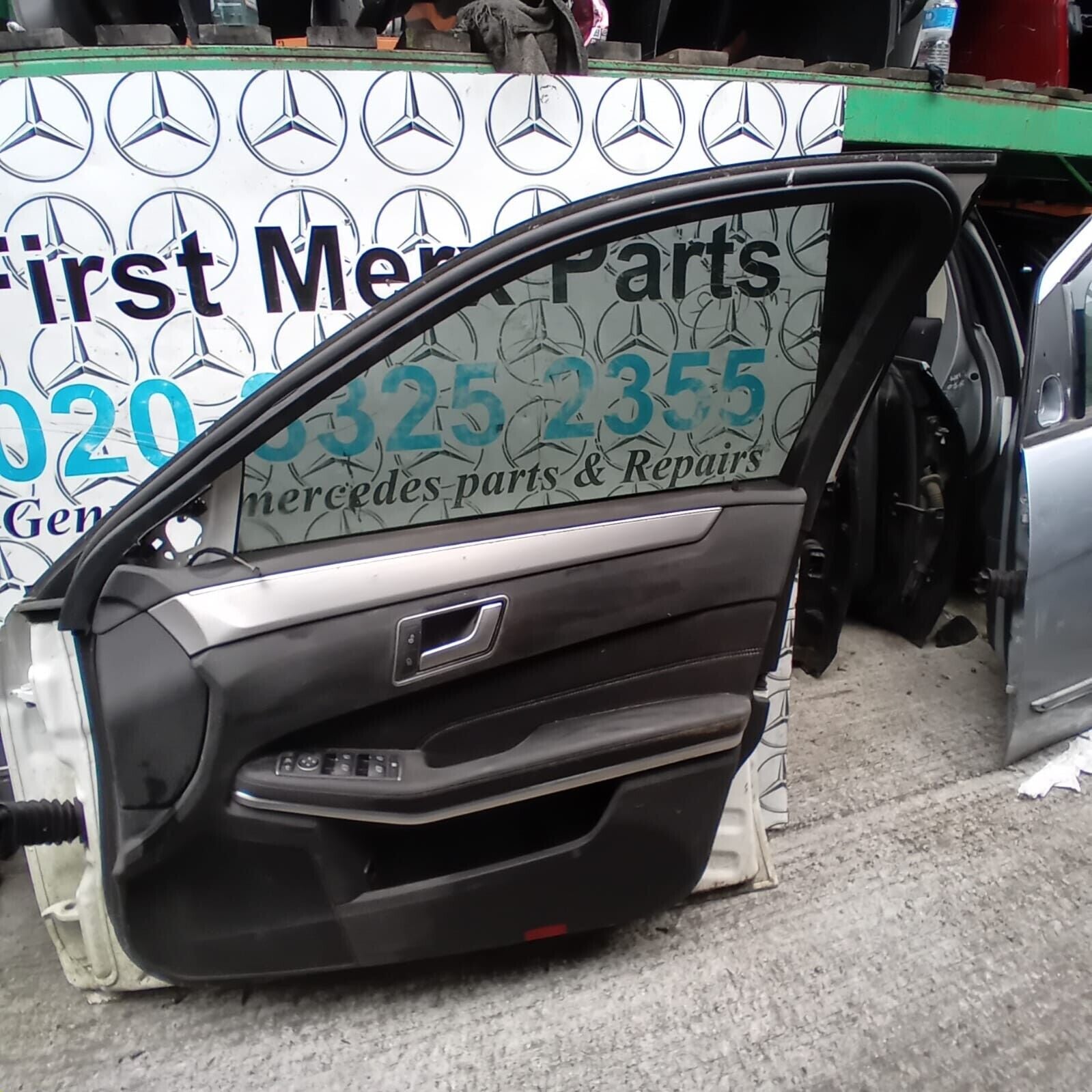 MERCEDES BENZ E-CLASS W212 DRIVER SIDE FRONT DOOR ( OFF SIDE FRONT )