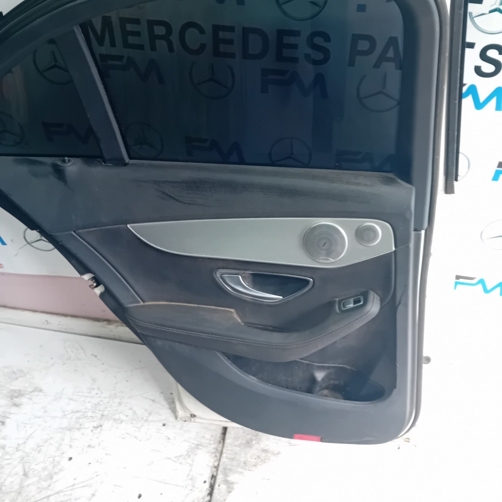 MERCEDES BENZ C-CLASS W205 PASSENGER SIDE REAR DOOR N/S/R WHITE  COMPLETE FMD149