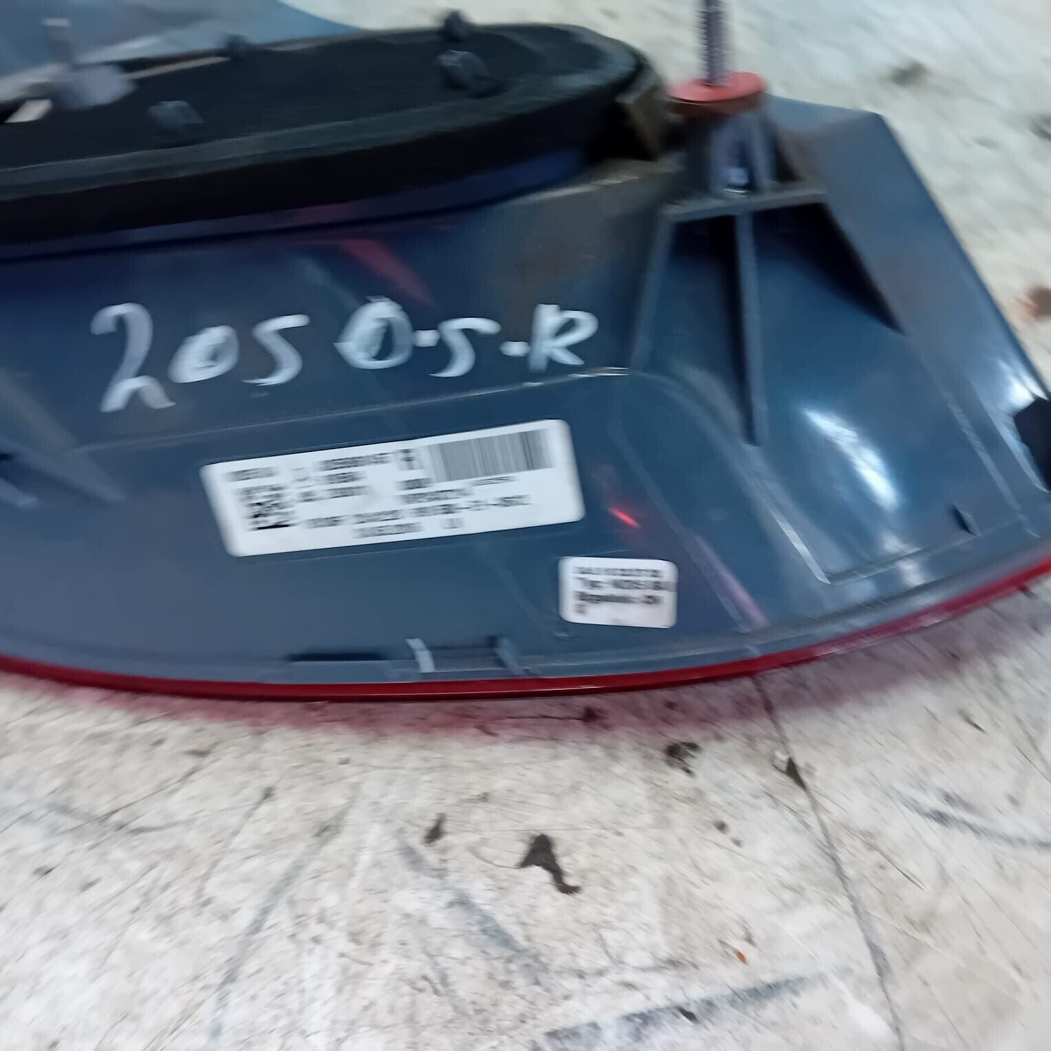 MERCEDES BENZ C-CLASS W205 SALOON REAR DRIVER SIDE ( OFF SIDE ) TAIL LIGHT