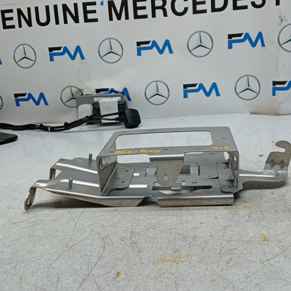 MERCEDES BENZ E-CLASS W212  2014-2021  RADIO TUNER BOX  A2125456140 FM001554