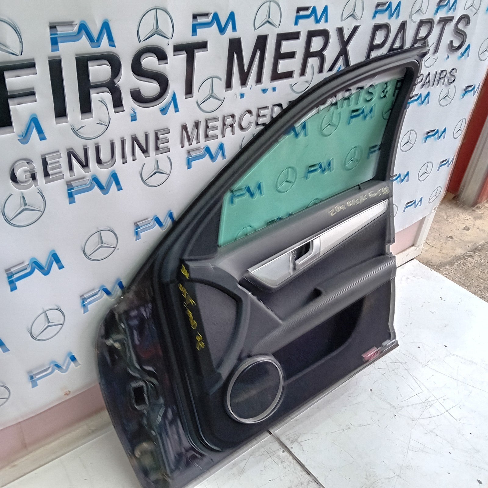 MERCEDES C-CLASS W204 DRIVER SIDE FRONT DOOR O/S/F COMPLETE GREY FMD38