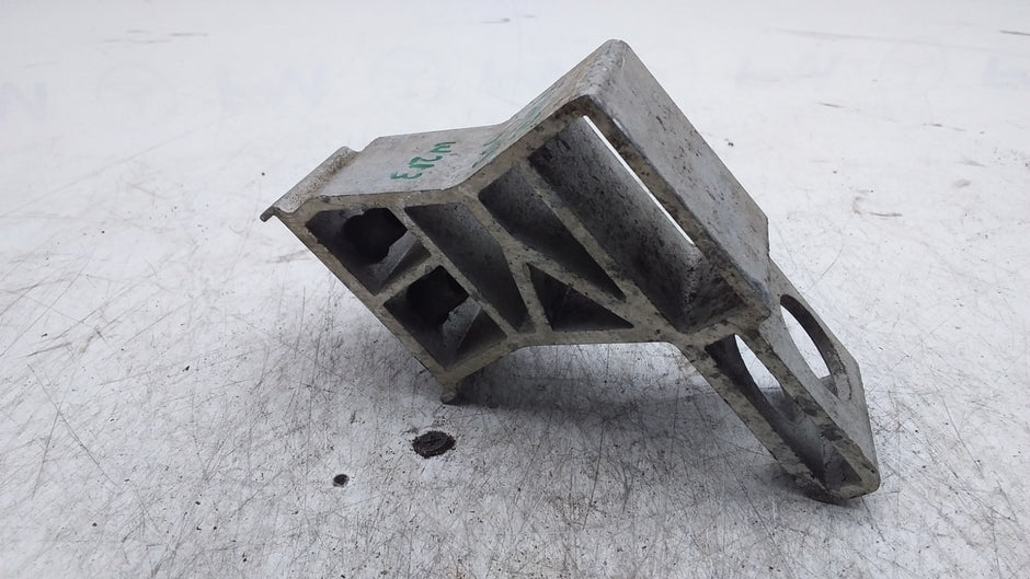 MERCEDES BENZ  E-CLASS W213 RADIATOR MOUNTING BRACKET  FMR405