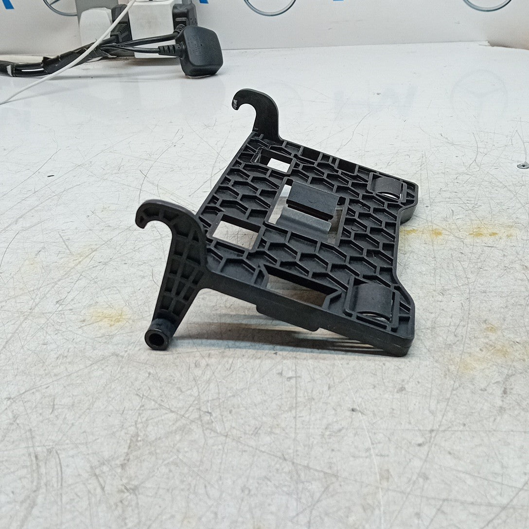 MERCEDES C CLASS W205 SAT NAV SYSTEM HEADUNIT MOUNT BRACKET A2055457200 FM001538