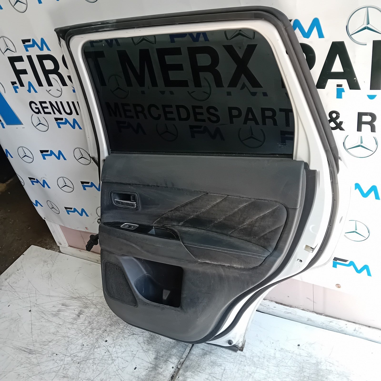 MITSUBISHI OUTLANDER MK3 DRIVER REAR DOOR OSR 2013 WHITE COMPLETE FMD493