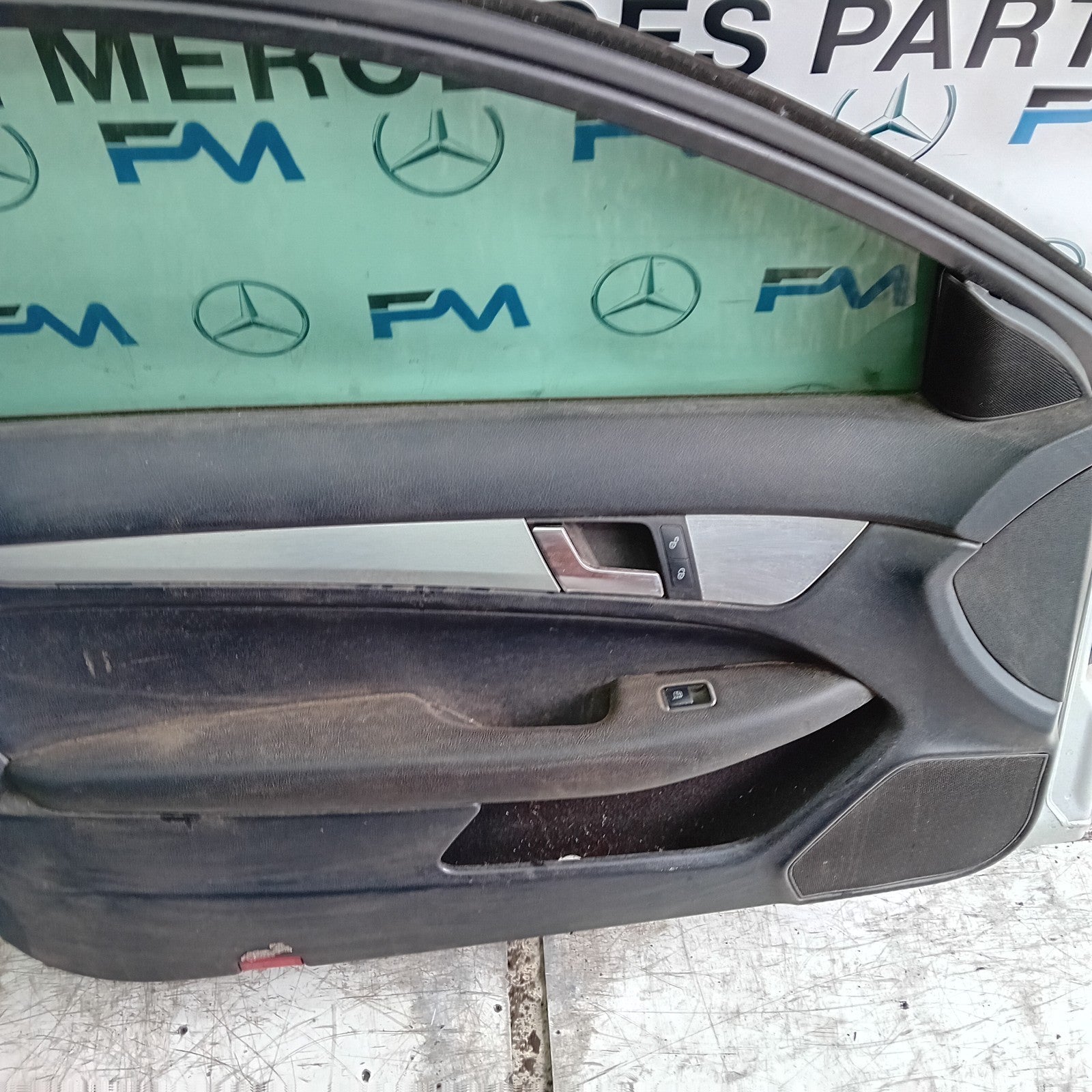 MERCEDES C-CLASS W204 PASSENGER FRONT DOOR NSF 2008-14 SILVER COMPLETE FMD409