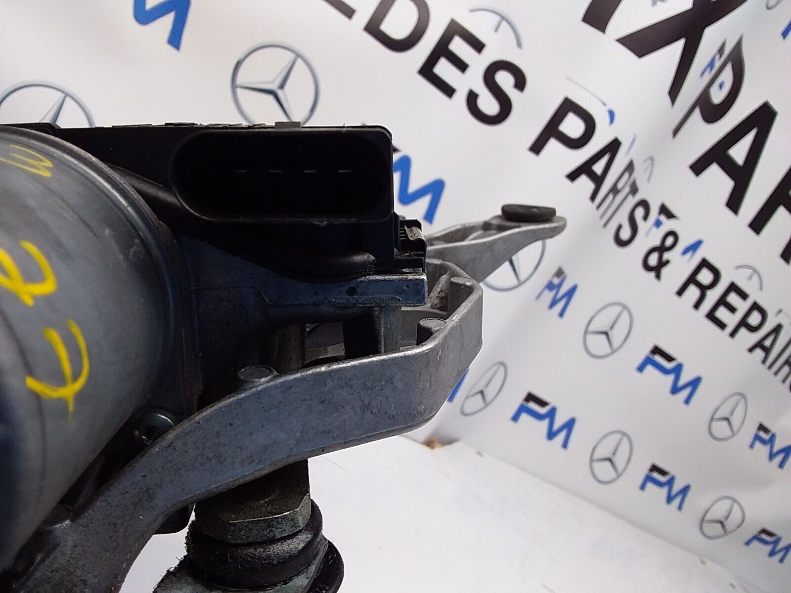 MERCEDES E-CLASS 2017 W213 A2138207402 FRONT WIPER MOTOR  FM00177