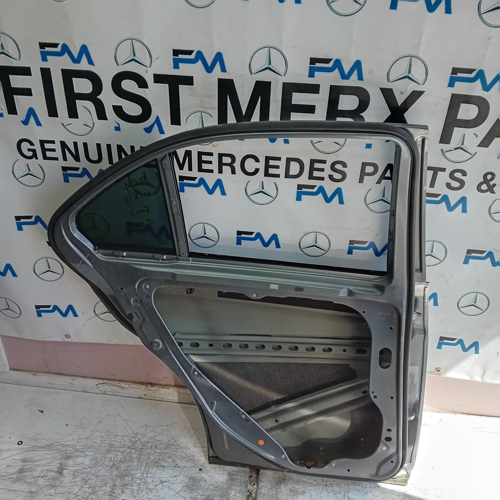MEECEDS C-CLASS W204 PASSENGER REAR DOOR NSR GREY 2008-2014  FMD401