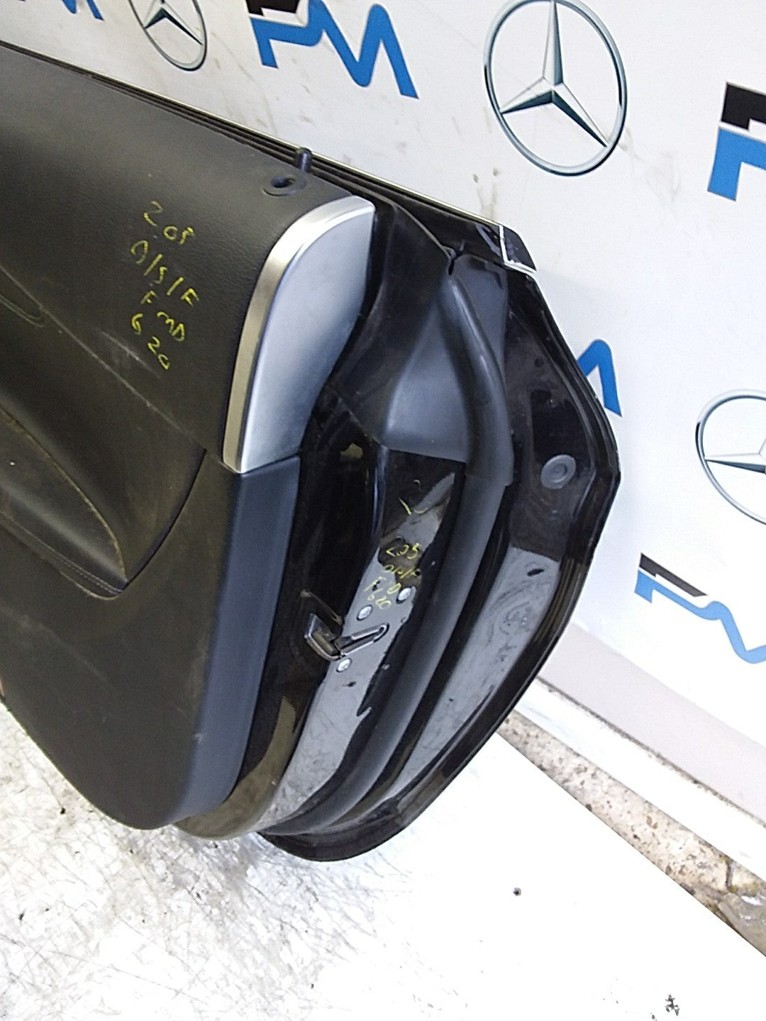 MERCEDES C-CLASS C205  DRIVER FRONT DOOR OSF BLACK 2015 ONWARDS COMPLETE FMD620