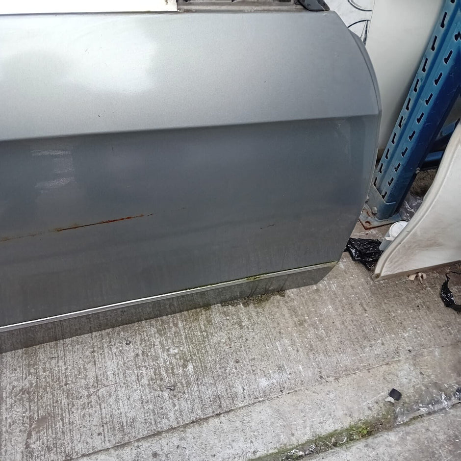 MERCEDES BENZ E-CLASS W212 DRIVER SIDE FRONT DOOR ( OFF SIDE FRONT )