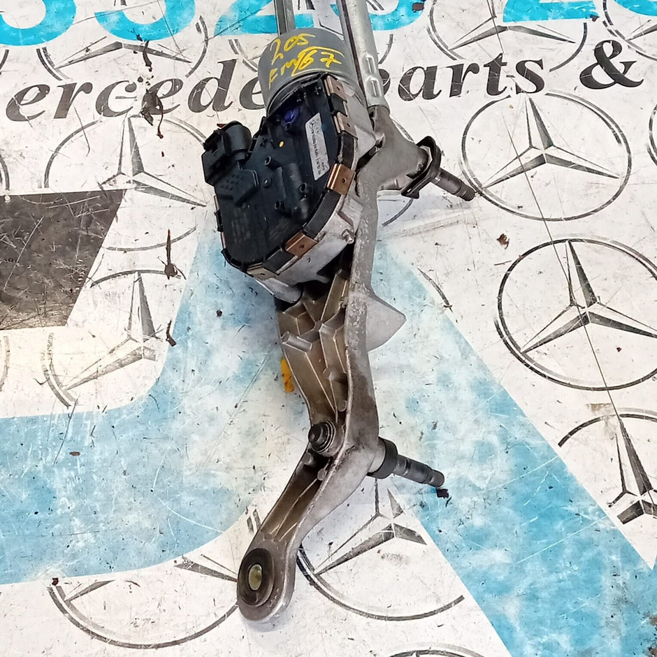 MERCEDES C-CLASS W205 2014-2018 FRONT WIPER MOTOR AND LINKAGE A2058200940