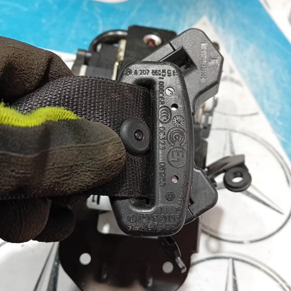 MERCEDES E CLASS SEAT BELT FRONT LEFT COUPE A2078605985  2009-2016
