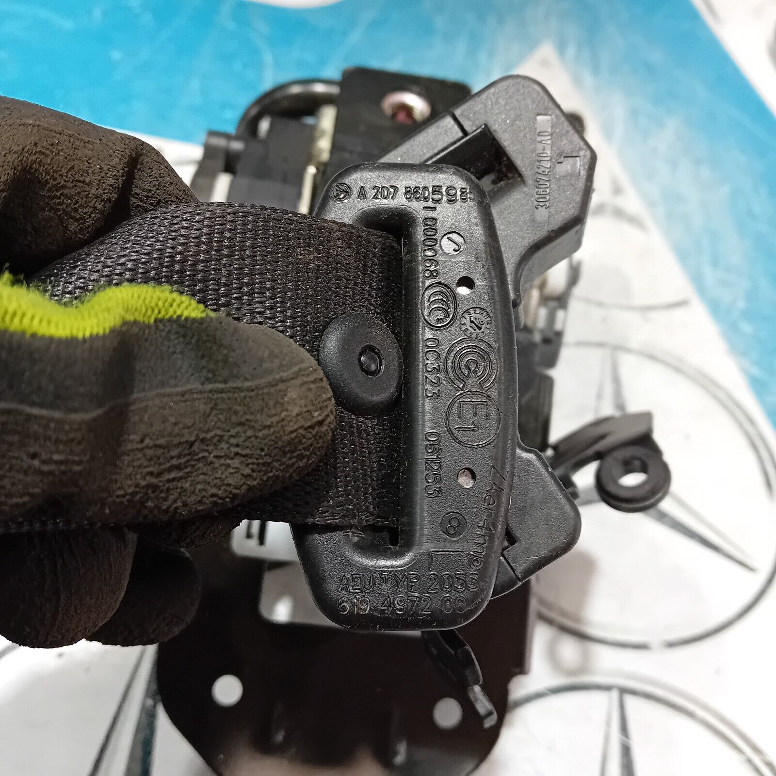 MERCEDES E CLASS SEAT BELT FRONT LEFT COUPE A2078605985  2009-2016