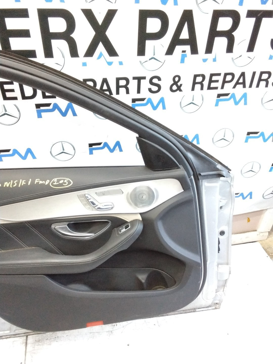 MERCEDES C-CLASS W205 PASSENGER SIDE FRONT DOOR N/S/F COMPLETE SILVER FMD105