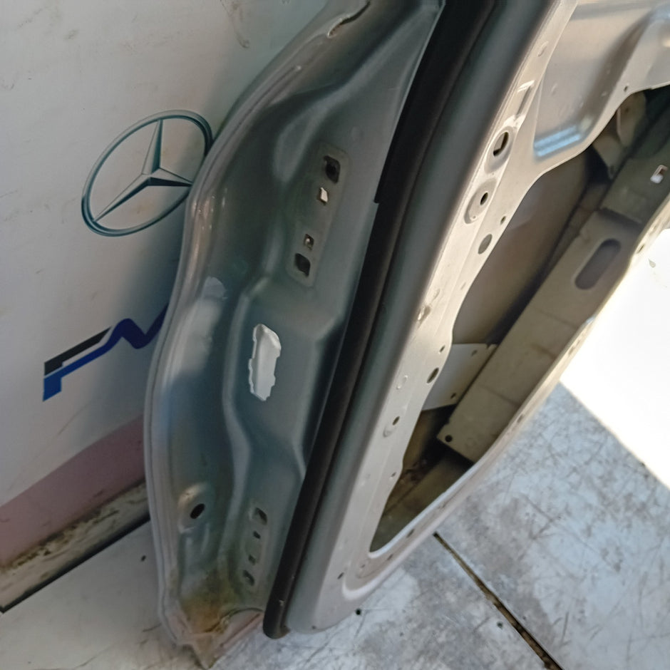 MERCEDES C-CLASS W205 SLN DRIVER REAR DOOR OSR SILVER 2014 ON FMD451