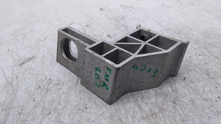 MERCEDES BENZ  E-CLASS  RADIATOR MOUNTING BRACKET RIGHT SIDE A2135010720 FMR403