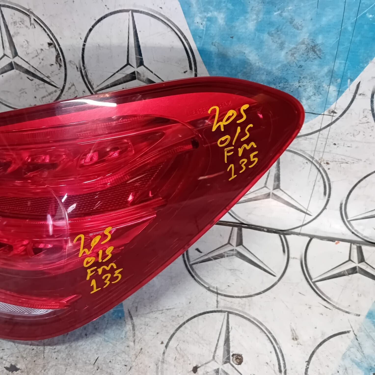 MERCEDES BENZ C-CLASS W205 SALOON REAR DRIVER SIDE ( OFF SIDE ) TAIL LIGHT