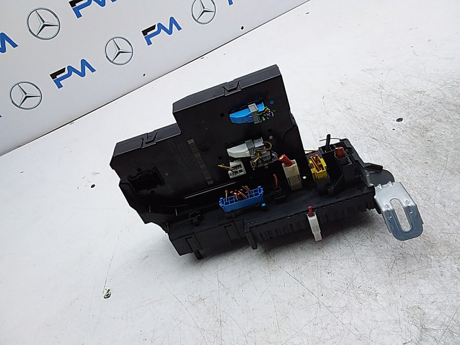 MERCEDES BENZ  E-CLASS W212  FUSE BOX RELAY BOX A2129003822 FMR480