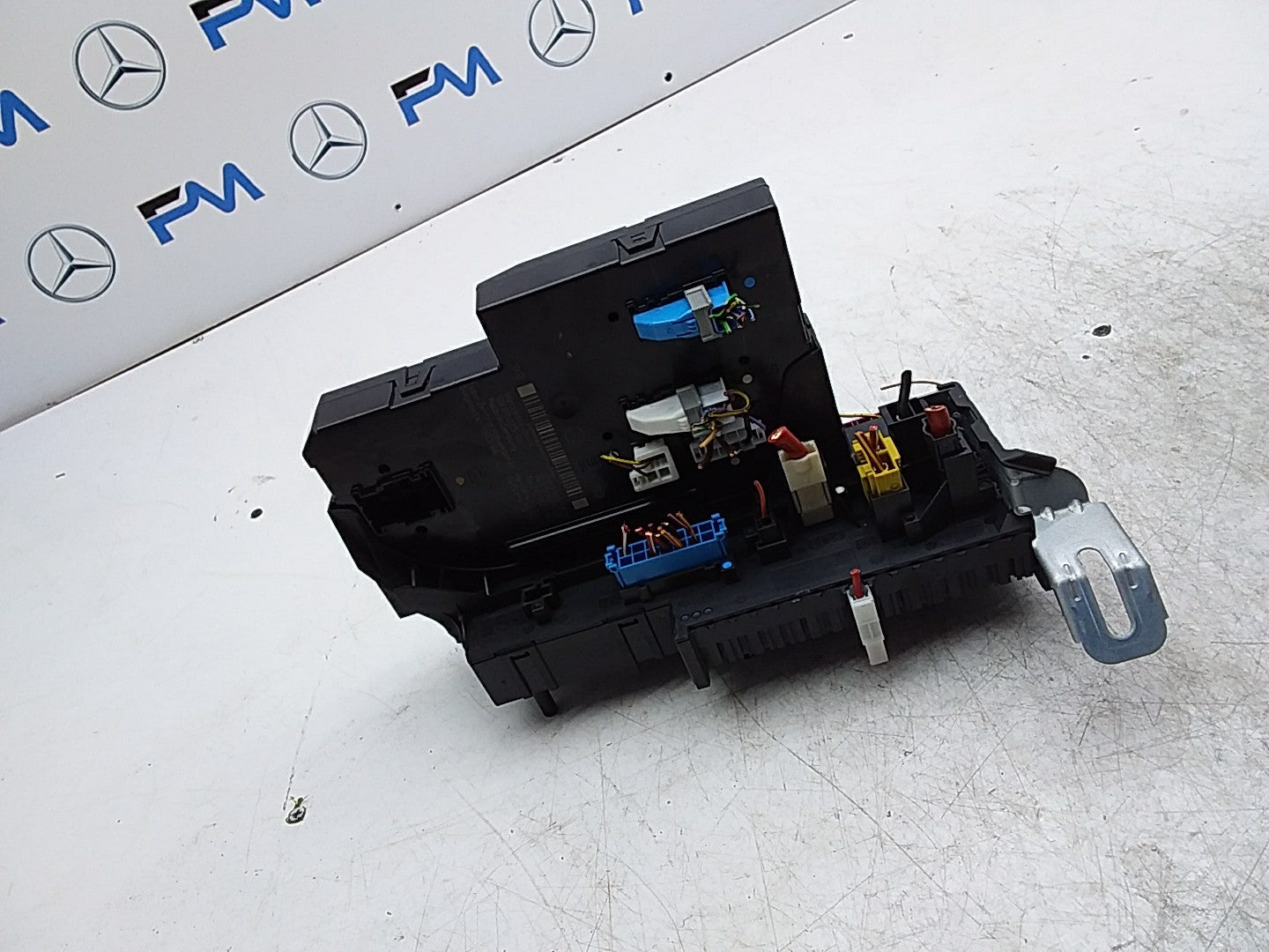MERCEDES BENZ  E-CLASS W212  FUSE BOX RELAY BOX A2129003822 FMR480
