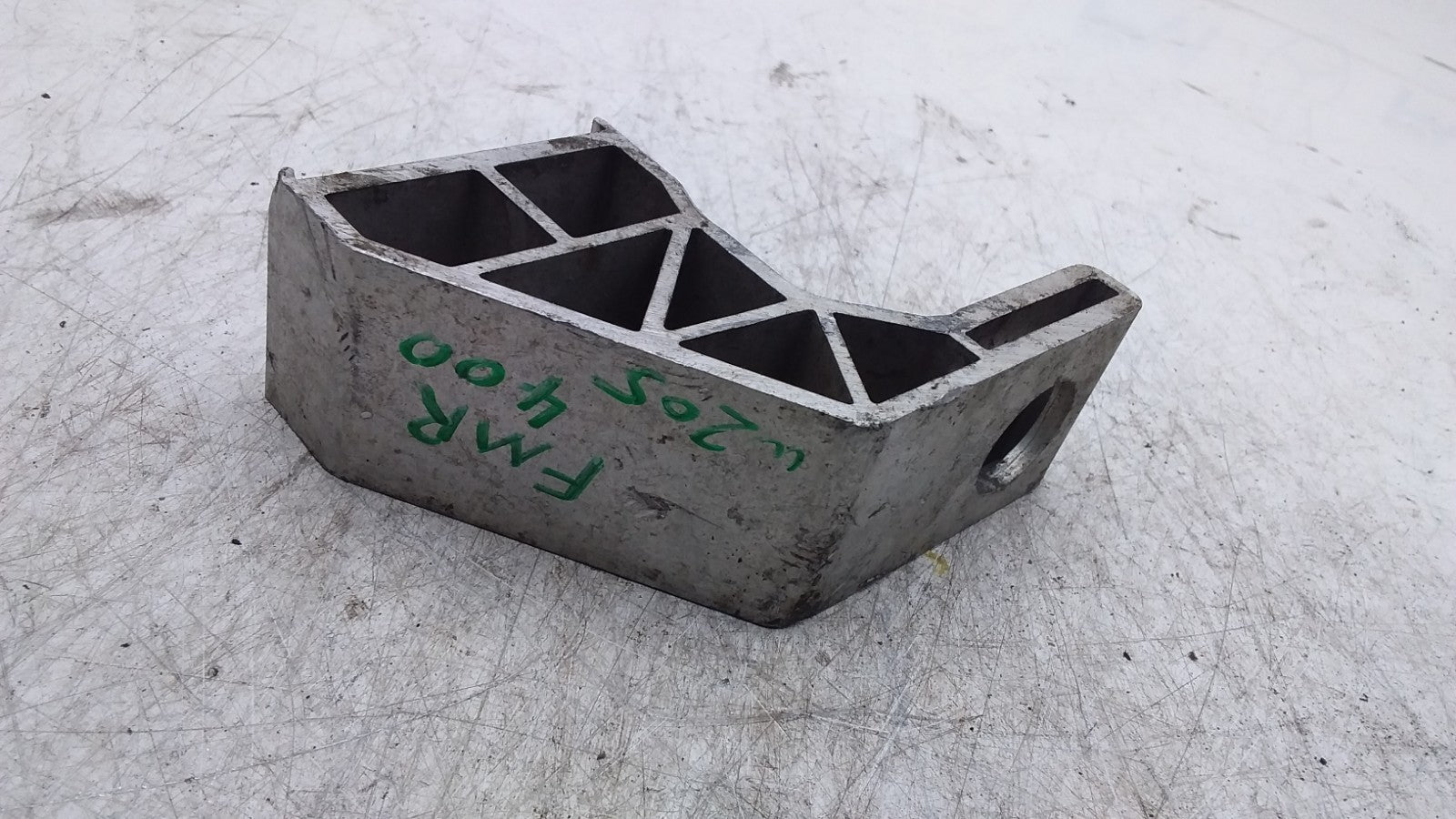 MERCEDES BENZ  C-CLASS  RADIATOR MOUNT BRACKET RIGHT SIDE   FMR400