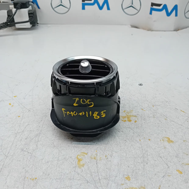 MERCEDES C-CLASS W205 DASHBOARD AIR VENT A2058301100 FM001185