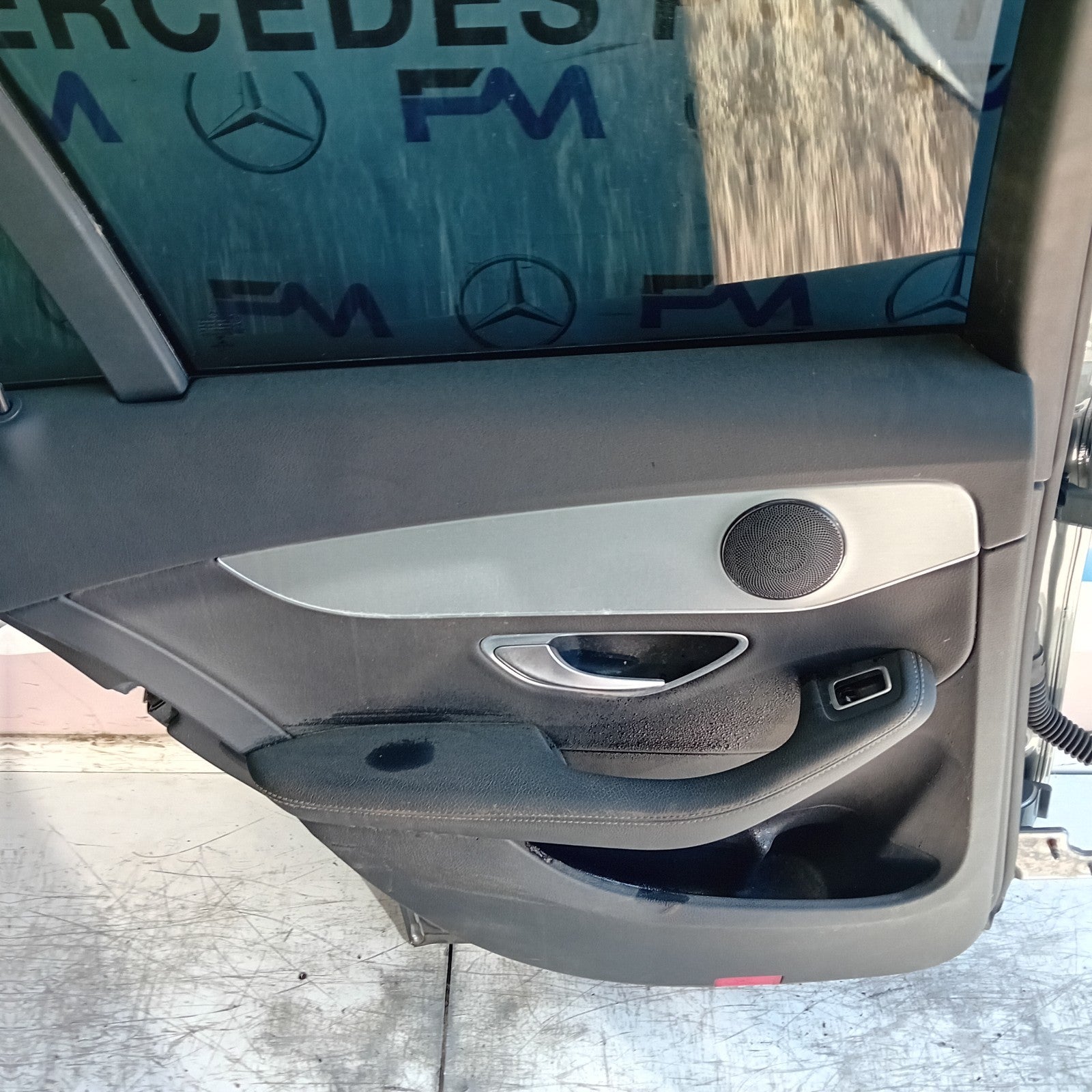 MERCEDES C-CLASS W205 PASSENGER REAR DOOR NSR GREY 2016 COMPLETE FMD484