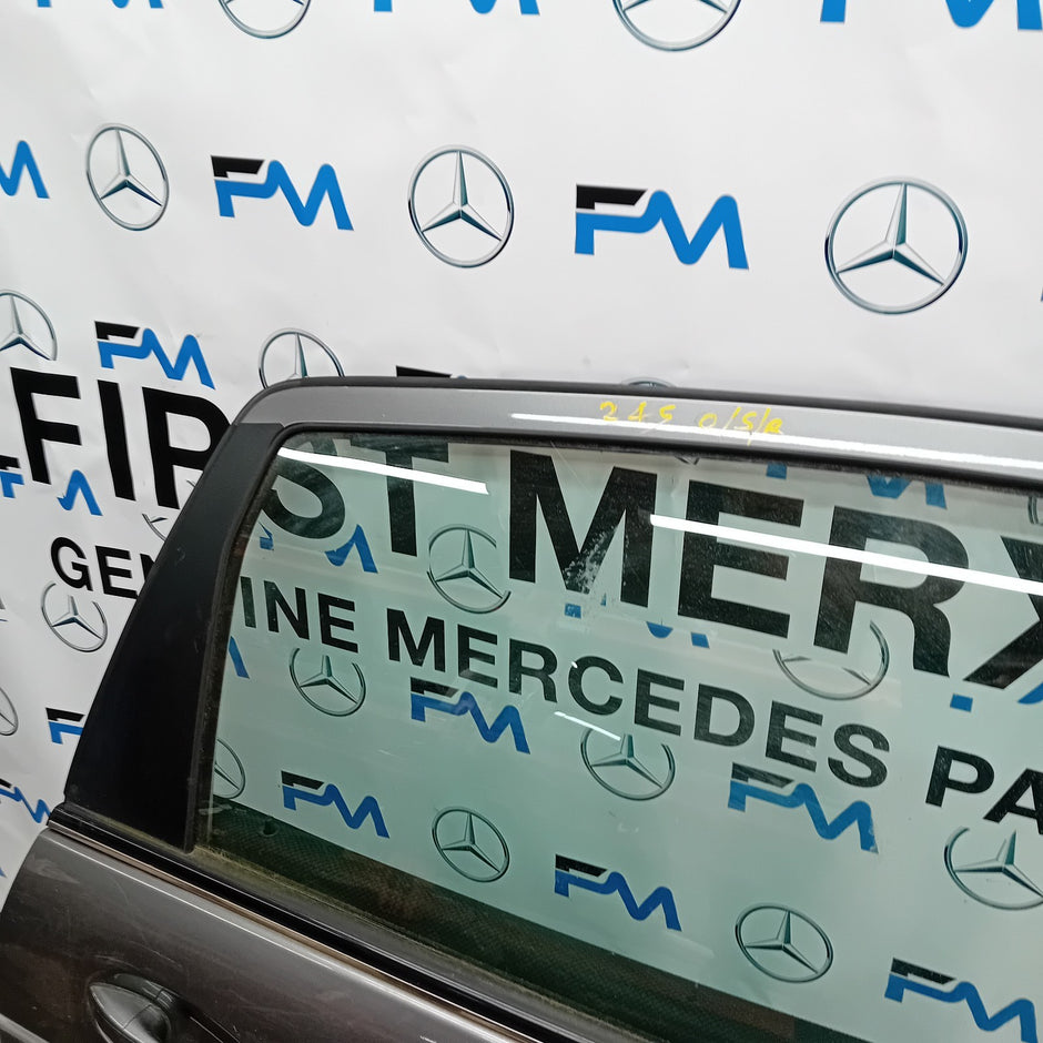 MERCEDES BENZ B-CLASS  W245  DRIVER SIDE REAR DOOR ( OFF SIDE REAR ) FM02