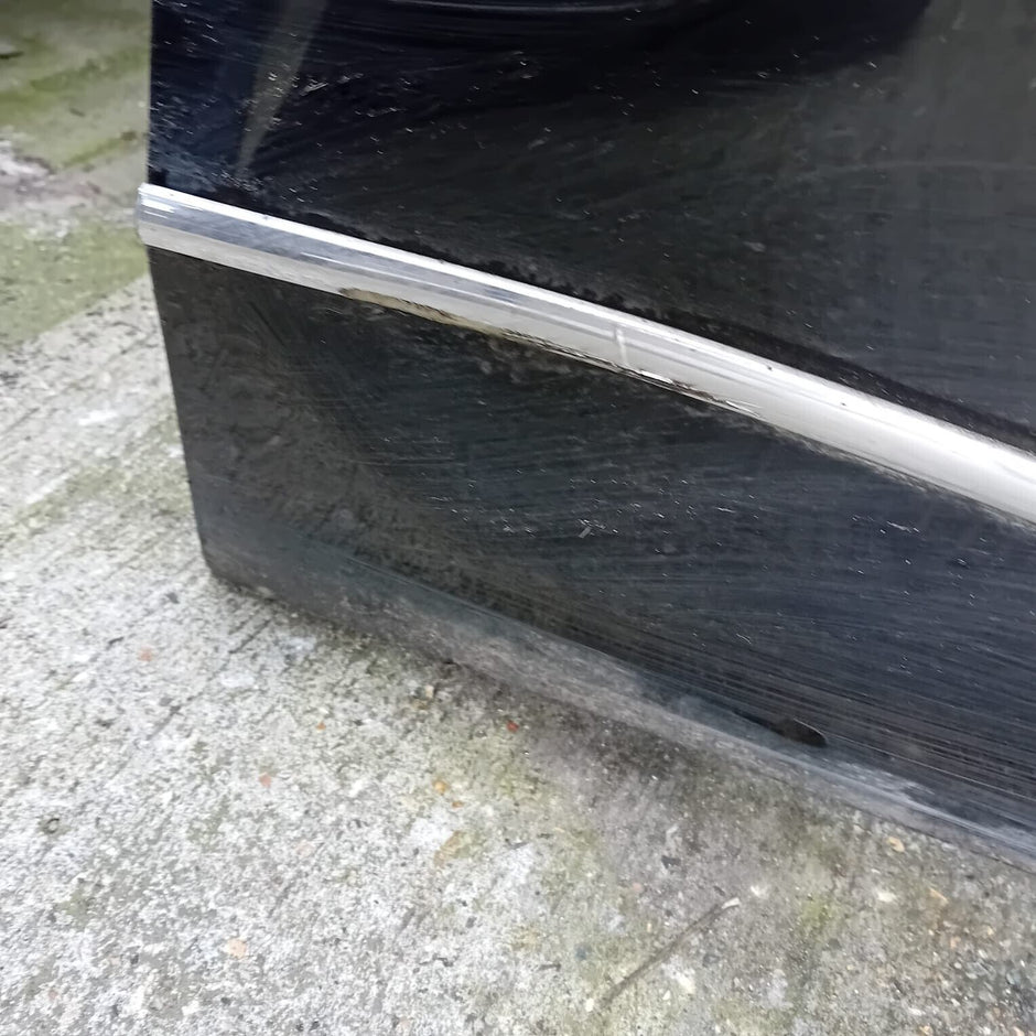 MERCEDES BENZ E-CLASS W212 DRIVER SIDE FRONT DOOR ( OFF SIDE FRONT )