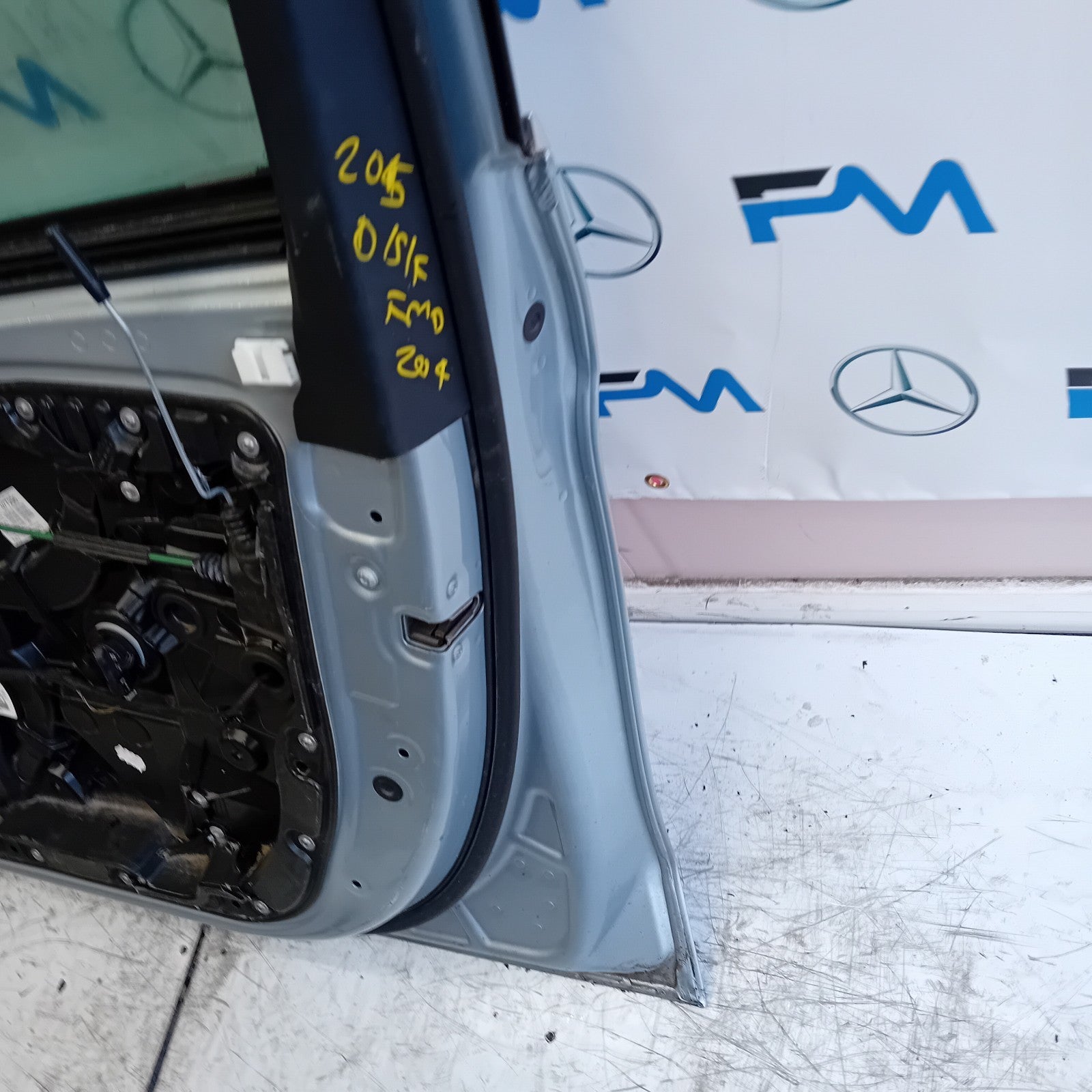MERCEDES BENZ C-CLASS W205 SALOON DRIVER  FRONT DOOR OSF SILVER 2014 ON  FMD204