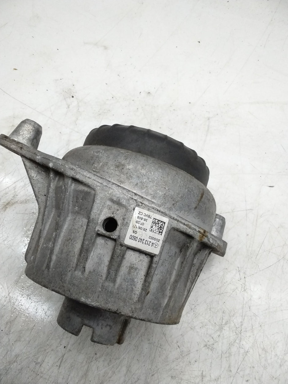 MERCEDES BENZ  E-CLASS W213 ENGINE SUPPORT BRACKET LEFT A2132400500 FMR68