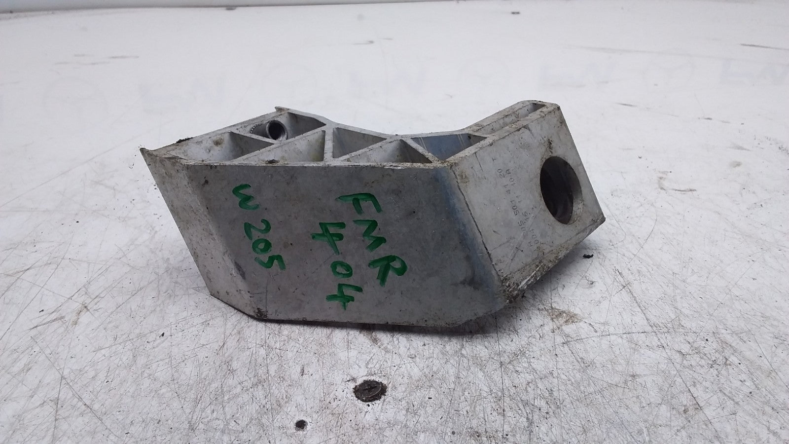MERCEDES BENZ  C-CLASS  RADIATOR MOUNTING BRACKET LEFT SIDE A2055014120 FMR404