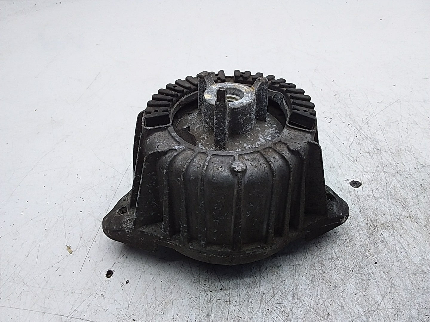 MERCEDES BENZ  E-CLASS W212  ENGINE MOUNT RIGHT OS A2122404217 FMR328