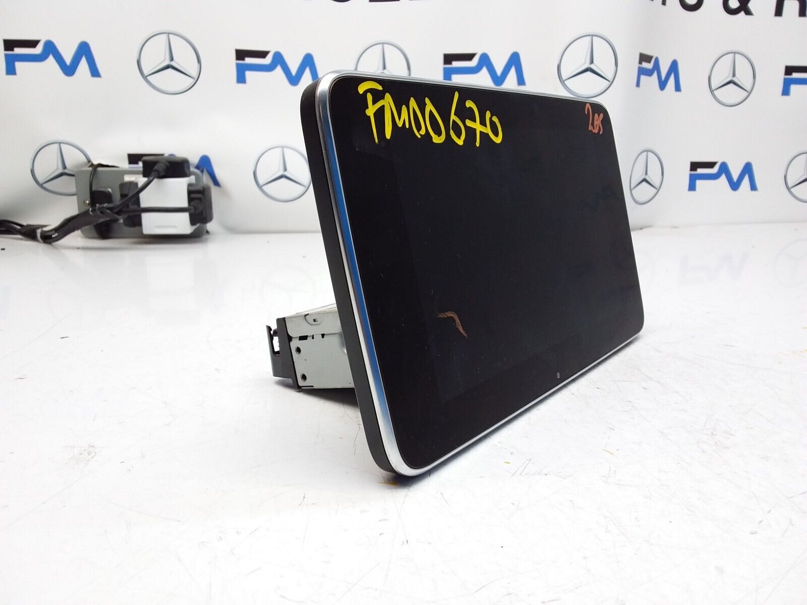 MERCEDES C-CLASS W205 2017 SAT NAV MULTIMEDIA SCREEN A2059002211 FM00670