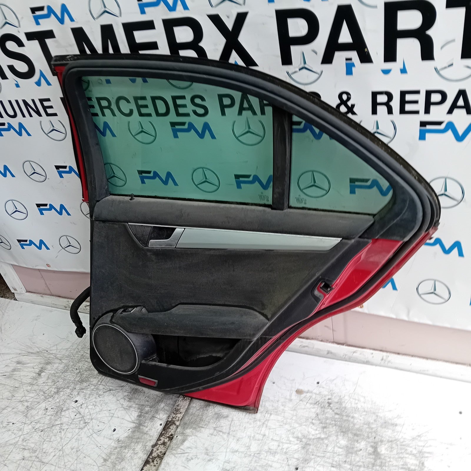 MERCEDES C-CLASS W204 SLN DRIVER REAR DOOR OSR RED 2008-2014 COMPLETE FMD447