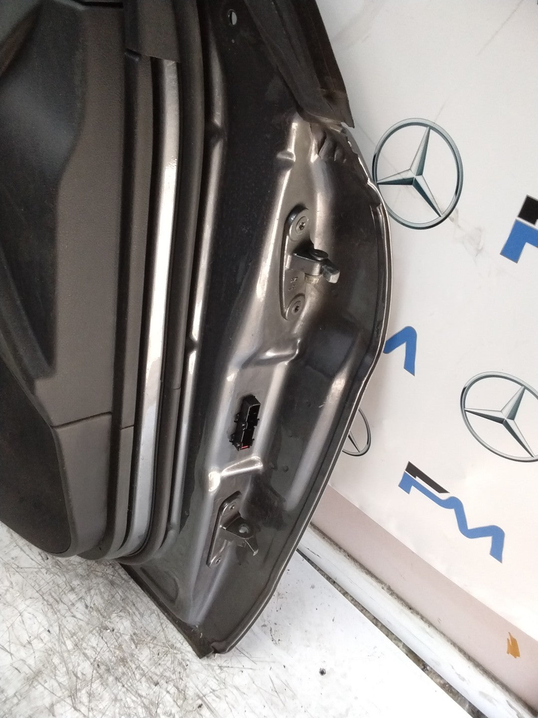 MERCEDES BENZ GLS W166 PASSENGER FRONT DOOR NSF GREY 2013-19 COMPLETE FMD317