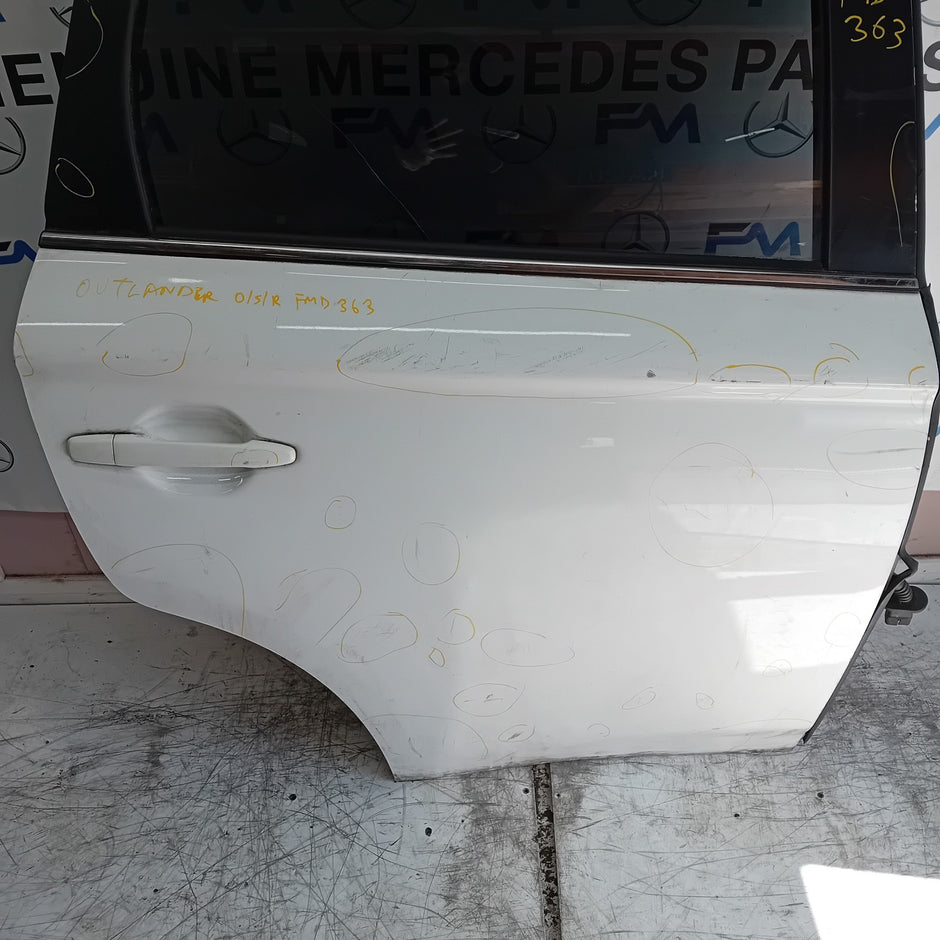 MITSUBISHI OUTLANDER MK3 DRIVER REAR DOOR OSR 2013 WHITE COMPLETE FMD363