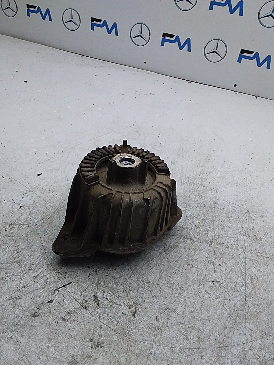 MERCEDES BENZ  E-CLASS  W212  ENGINE MOUNT RIGHT OS A2122406417 FMR356